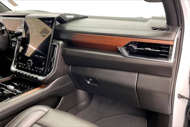 Used 2025 GMC Yukon XL Denali image 15