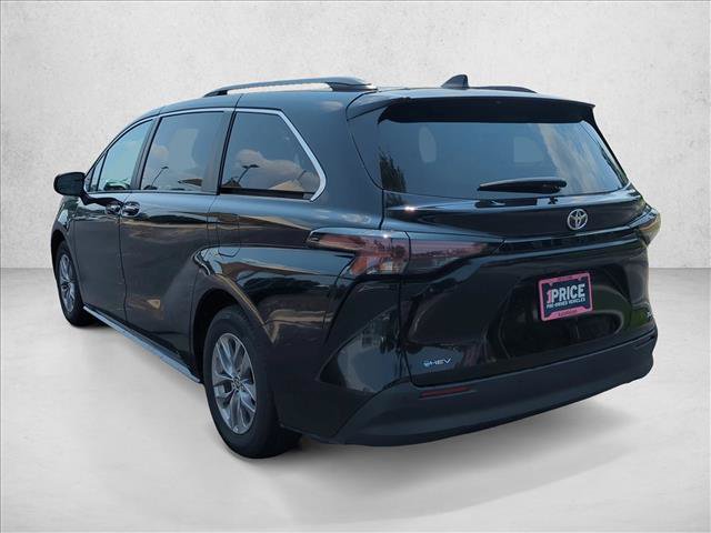 Certified 2026 Toyota Sienna XLE FWD image 8