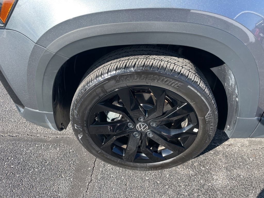 Used 2024 Volkswagen Taos SE image 9