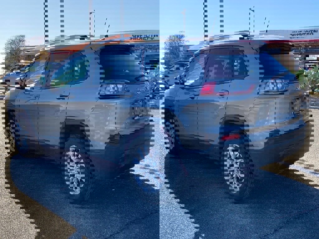 Used 2021 Jeep Cherokee Latitude image 7