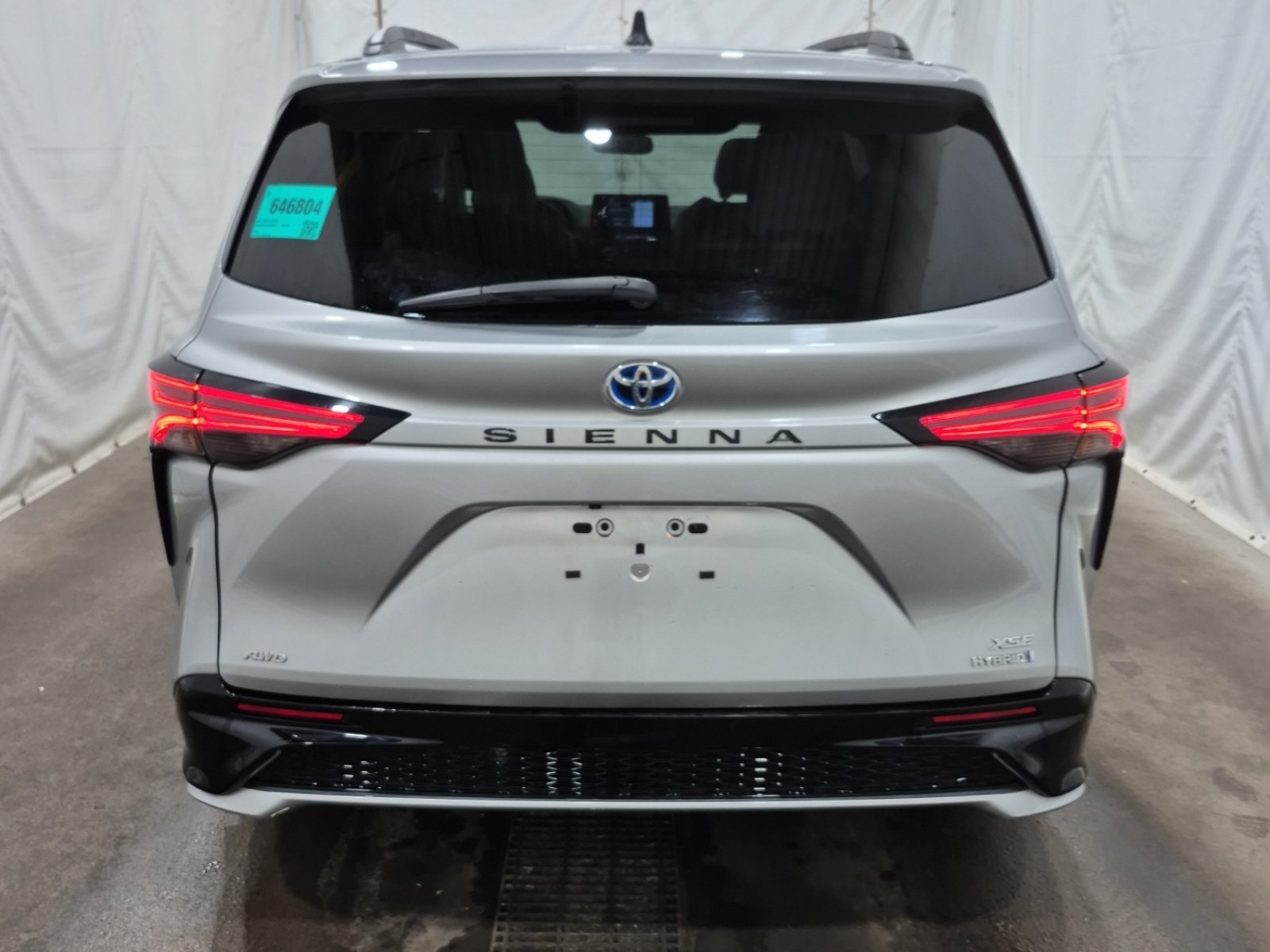 Used 2023 Toyota Sienna XSE AWD/4WD image 8