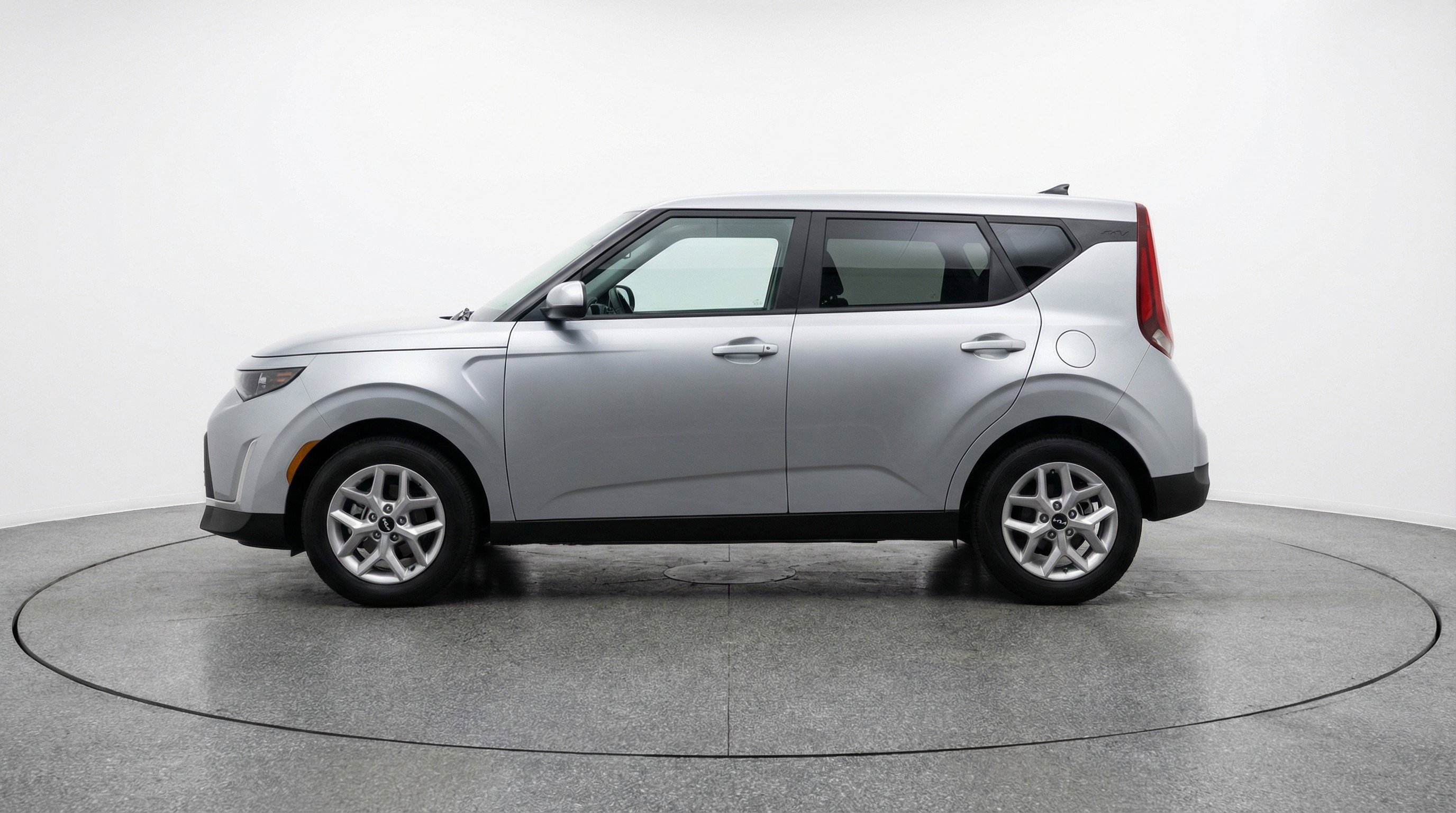 Used 2025 Kia Soul LX w/ LX Technology Package image 5