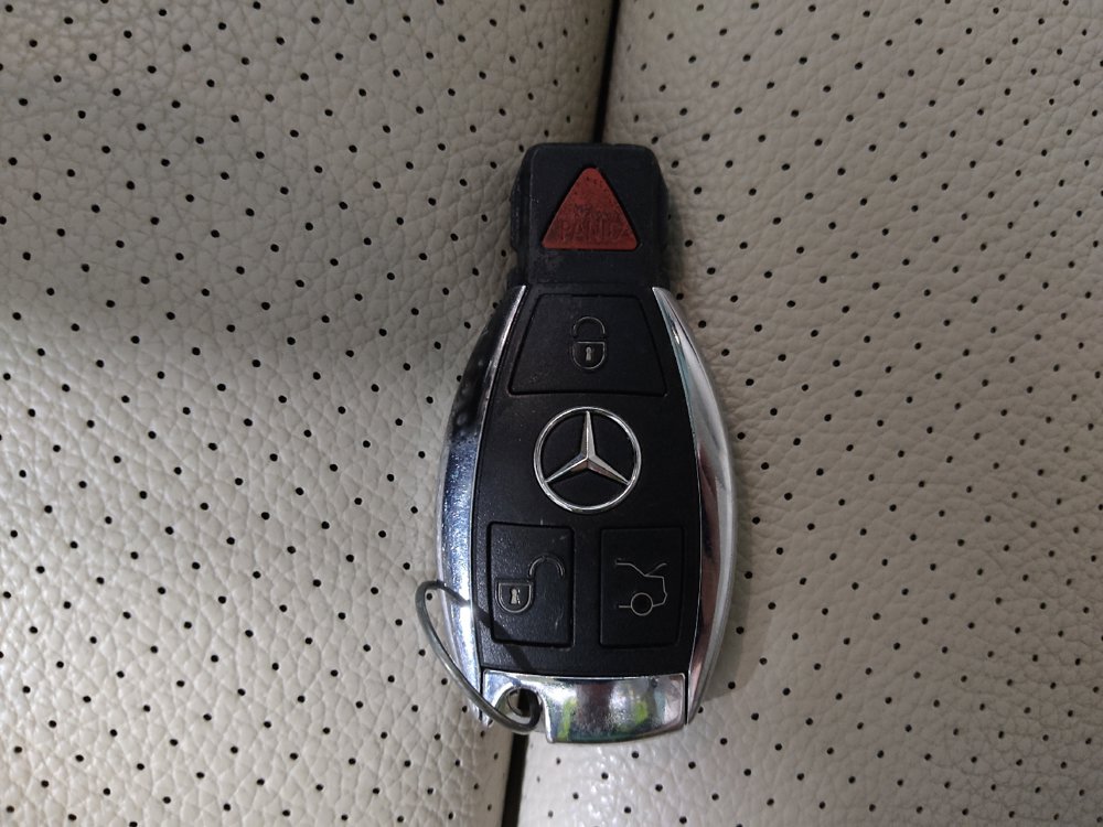 Used 2019 Mercedes-Benz GLC 300 4MATIC w/ Driver Assistance Package image 32