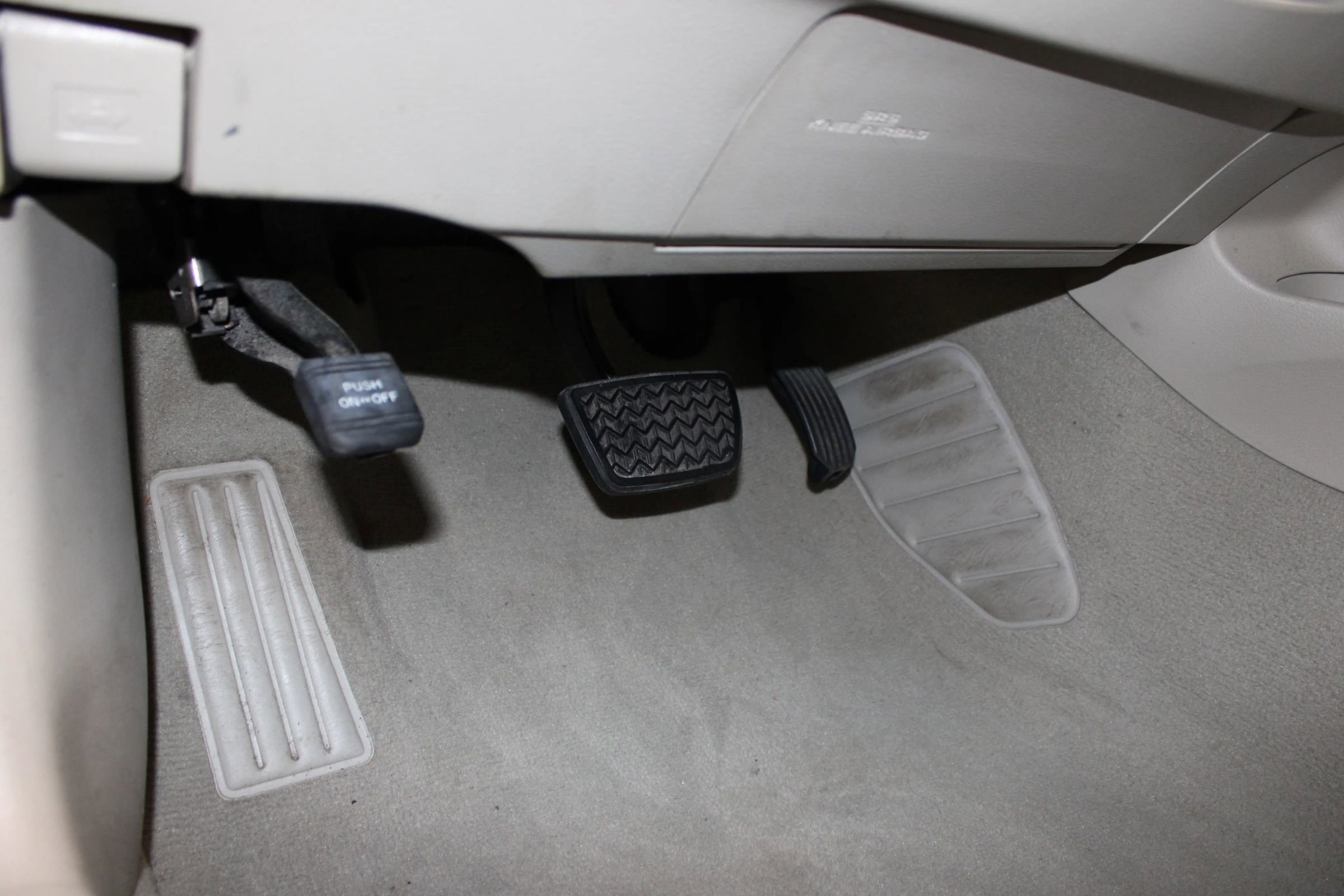 Used 2010 Toyota Camry LE image 10