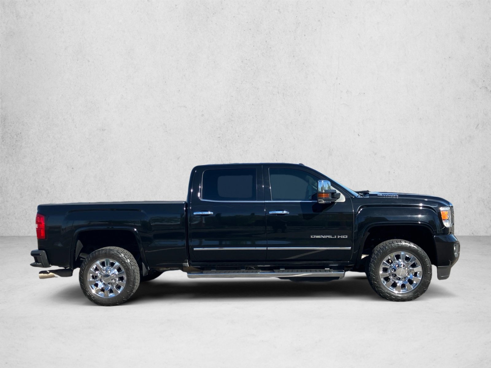 Used 2018 GMC Sierra 2500 Denali w/ Duramax Plus Package AWD/4WD video 4