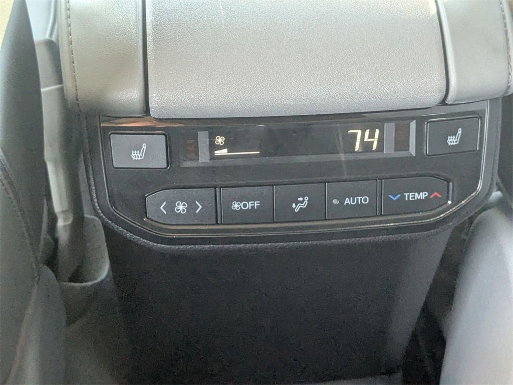 Used 2021 Toyota Highlander Platinum image 30