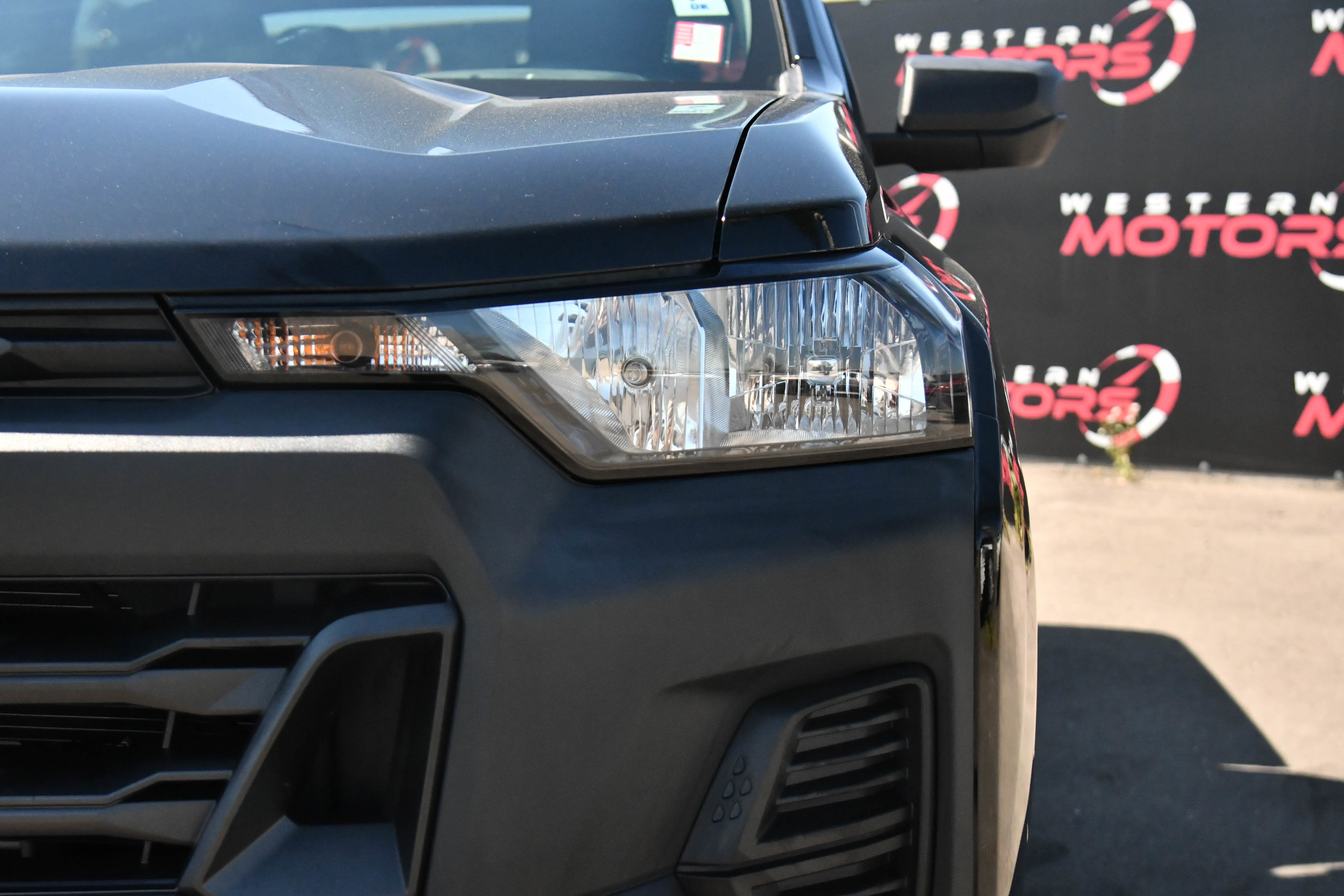 Used 2023 Chevrolet Colorado W/T image 11