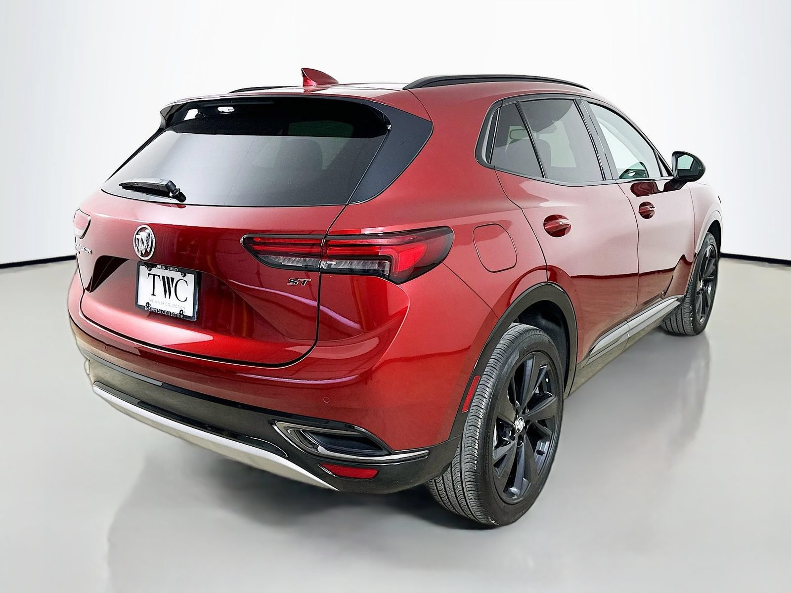 Used 2023 Buick Envision Essence w/ Sport Touring Package AWD/4WD image 5