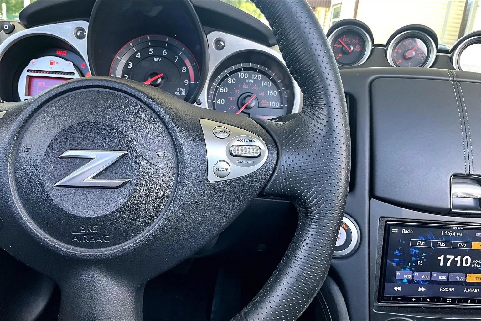 Used 2010 Nissan 370Z Roadster RWD image 11