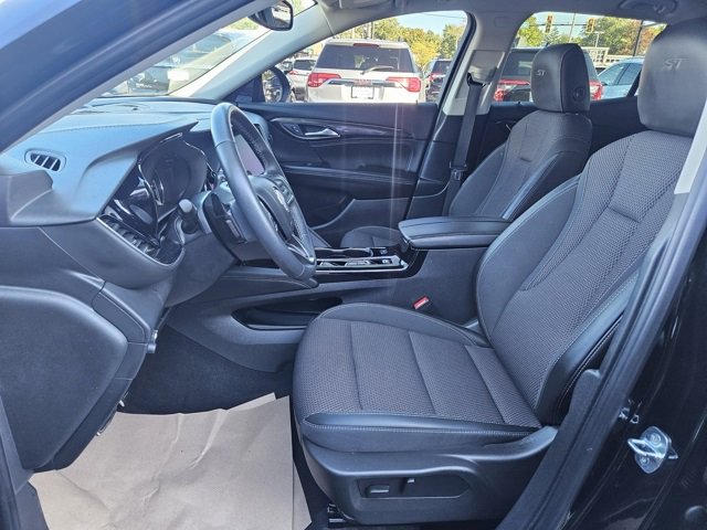 Certified 2023 Buick Envision Preferred w/ Sport Touring Package image 22