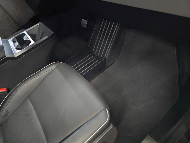 Used 2024 Tesla Cybertruck AWD Crew Cab image 20