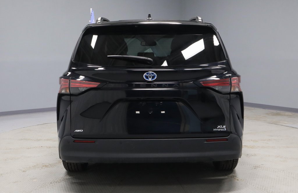 Used 2022 Toyota Sienna XLE image 12