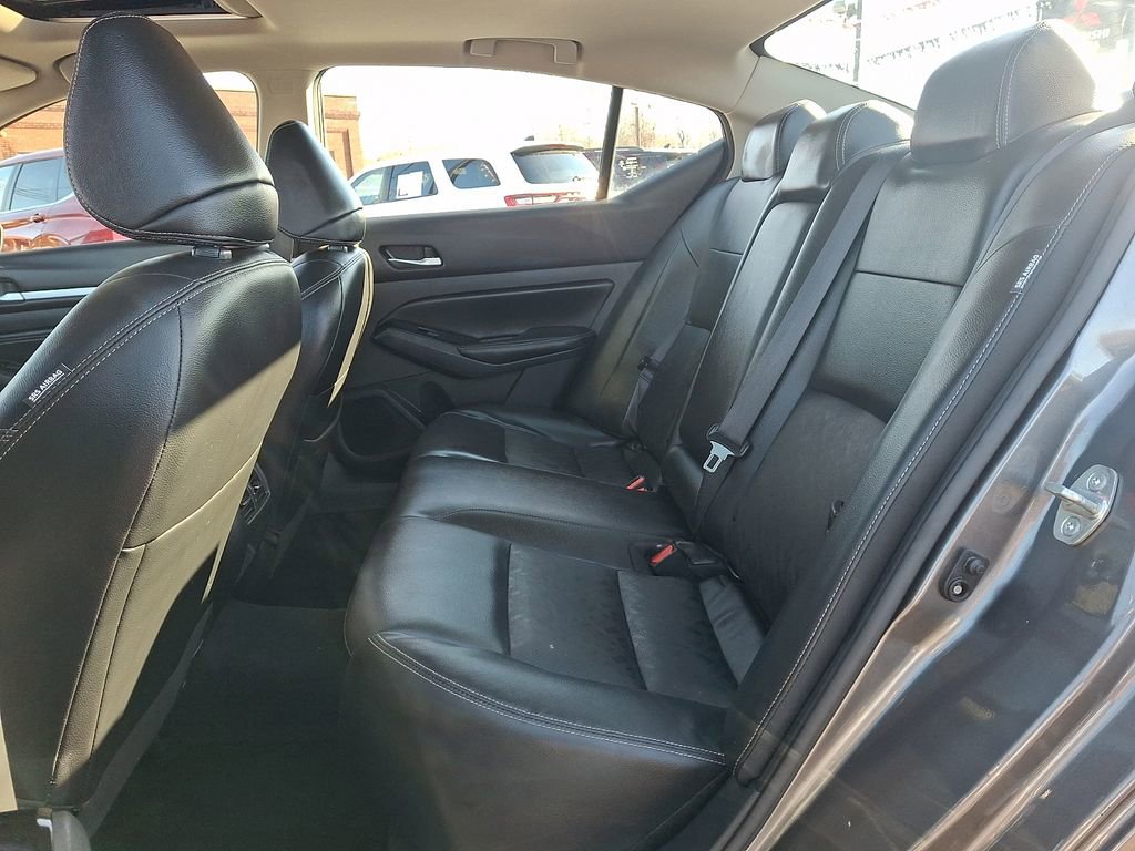 Used 2023 Nissan Altima 2.5 SL FWD image 12
