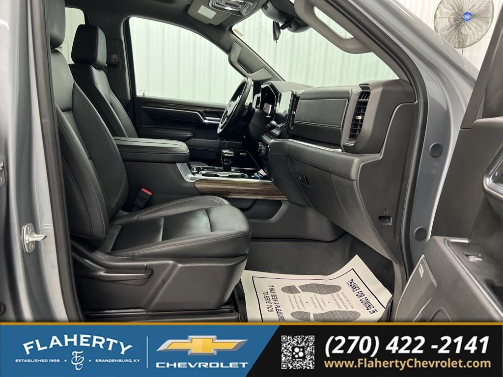 Used 2025 Chevrolet Silverado 1500 LT Trail Boss w/ Convenience Package II AWD/4WD image 15