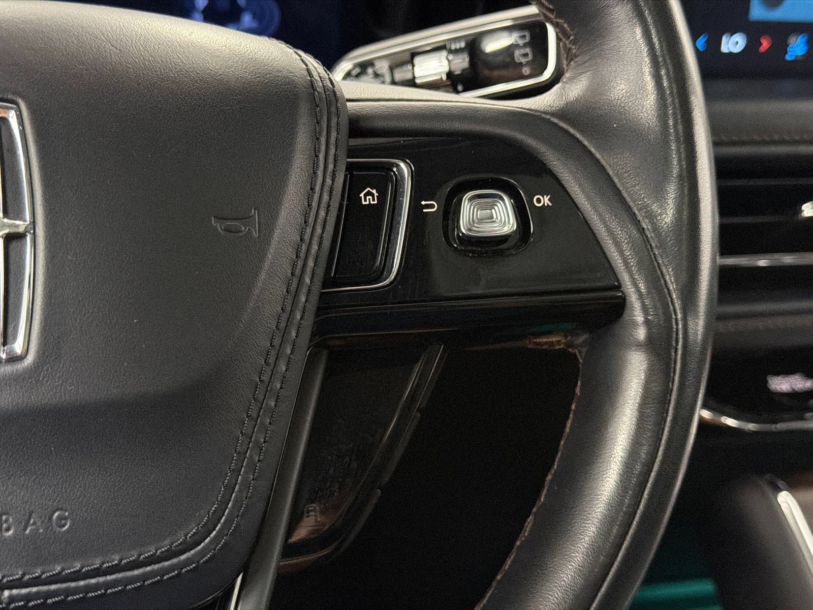 Used 2025 Lincoln Aviator Reserve AWD/4WD image 25