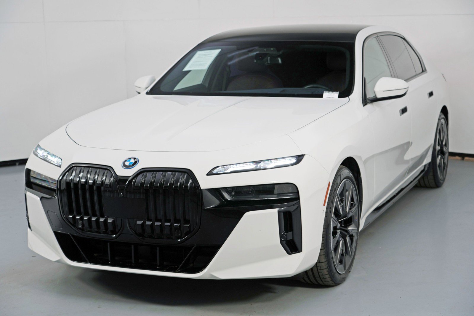 Used 2023 BMW i7 xDrive60 w/ Executive Package 2 AWD/4WD image 61