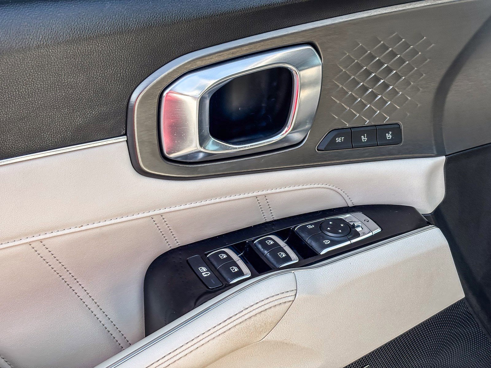 Used 2023 Kia Sorento SX Prestige image 23