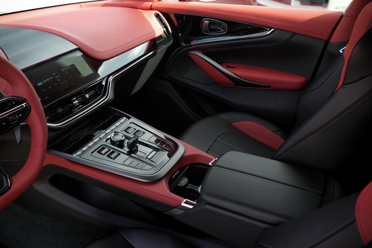 New 2026 Aston Martin DBX 707 image 13