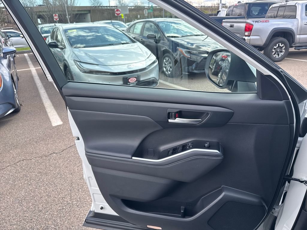 Used 2026 Toyota Highlander XLE image 34