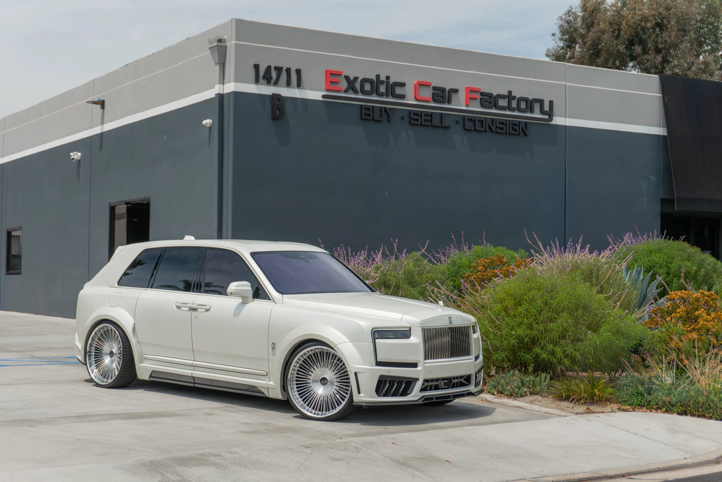 Used 2025 Rolls-Royce Cullinan AWD/4WD image 1