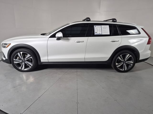 Used 2023 Volvo V60 B5 Cross Country Plus w/ Climate Package AWD/4WD image 2