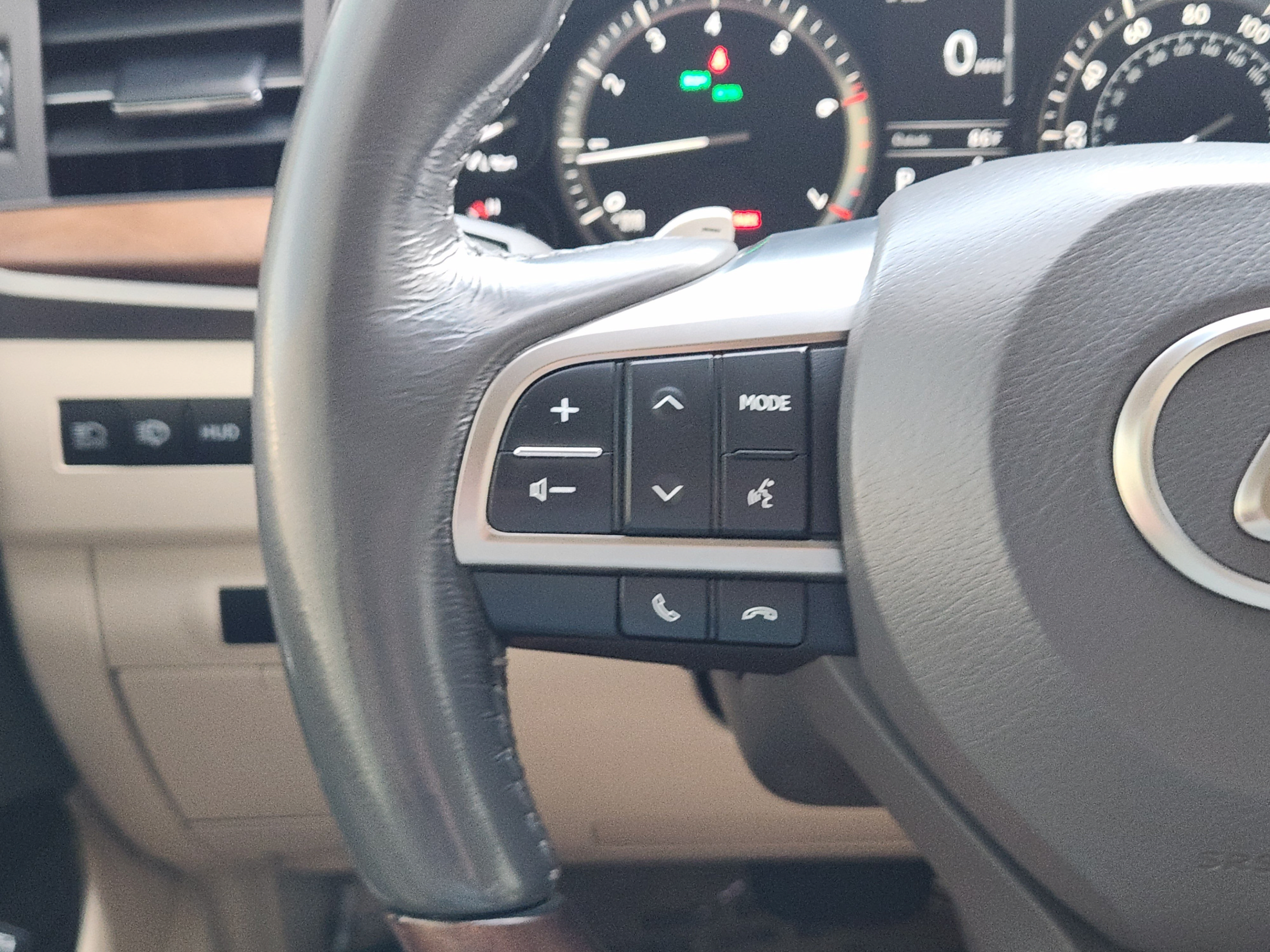 Used 2016 Lexus LX 570 4WD w/ Luxury Package image 26