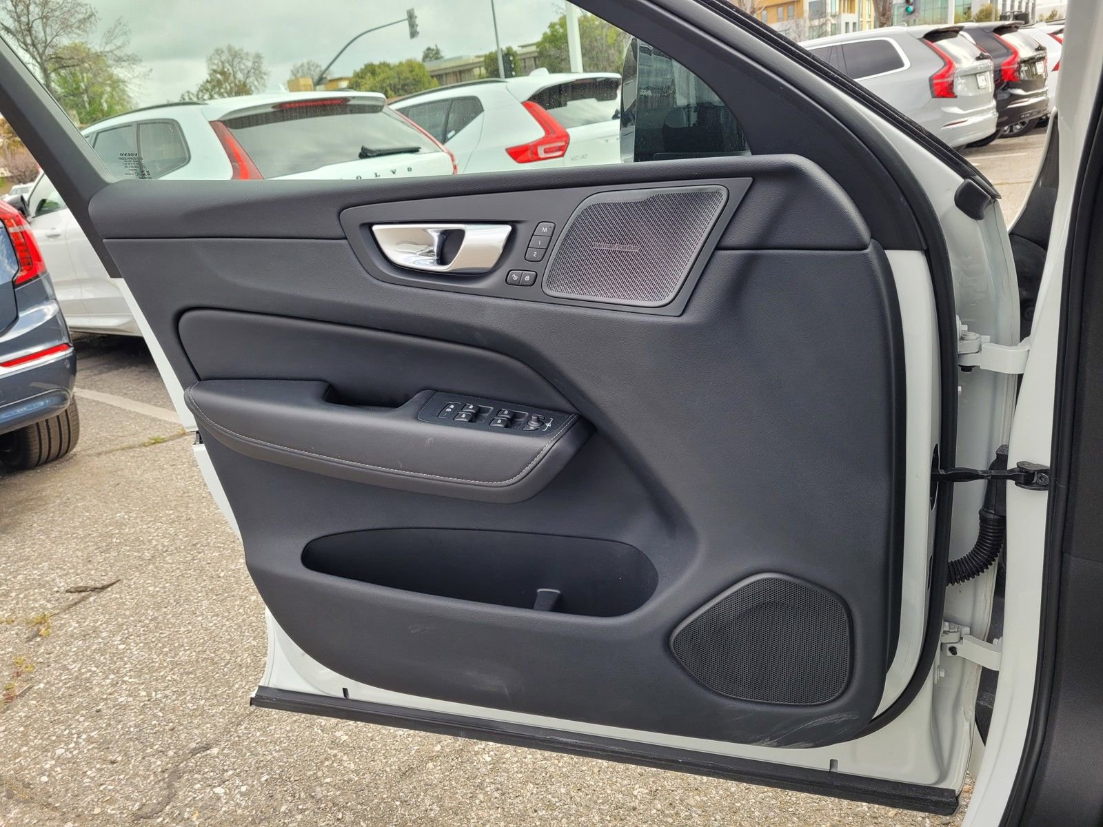 Certified 2023 Volvo XC60 B6 Ultimate w/ Protection Package Premier image 14