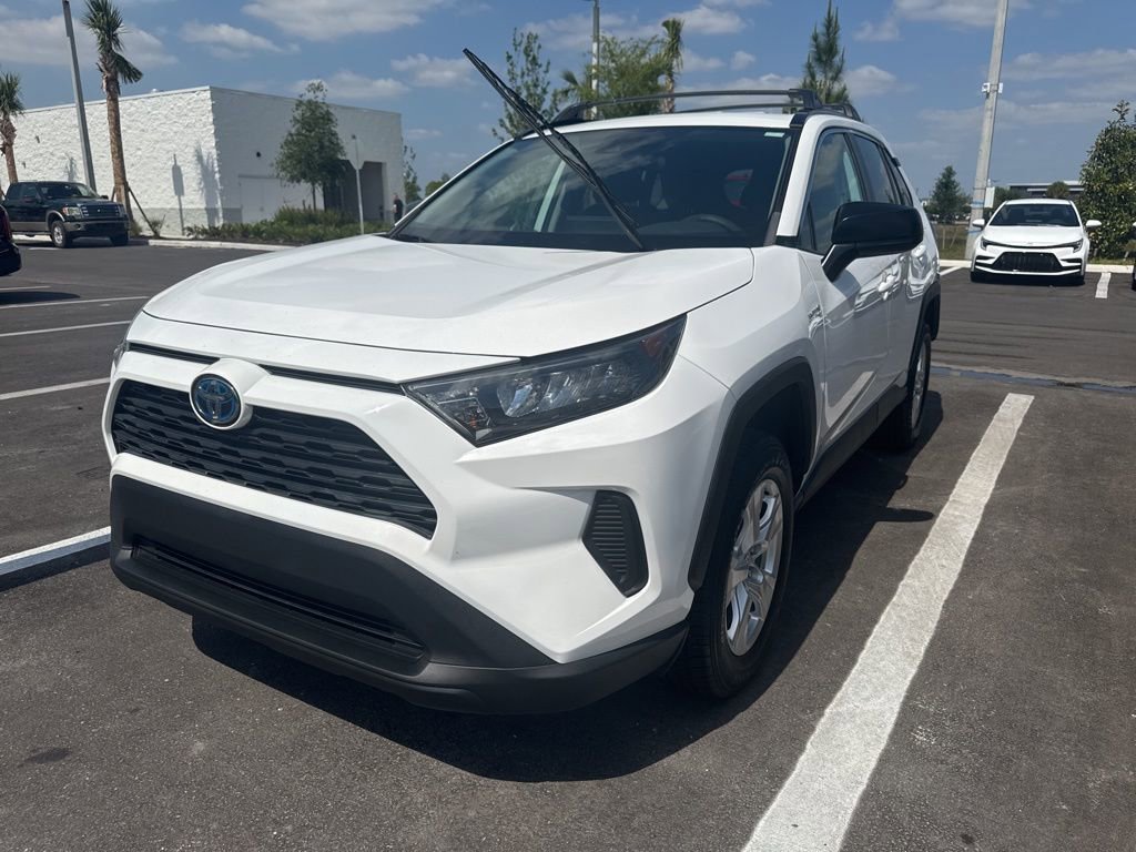 Used 2021 Toyota RAV4 LE image 1