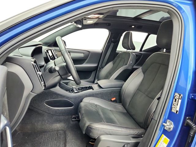 Used 2021 Volvo XC40 P8 Recharge w/ Advanced Package image 18