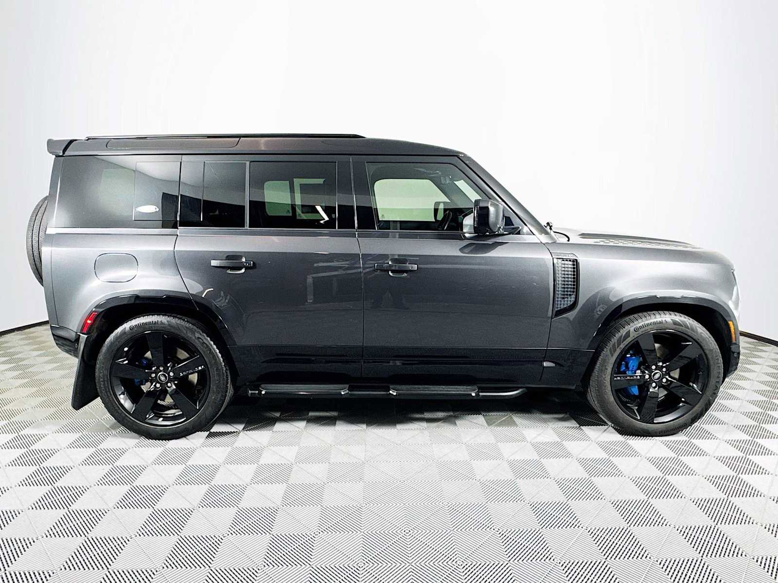 Certified 2022 Land Rover Defender 110 X-Dynamic HSE image 4