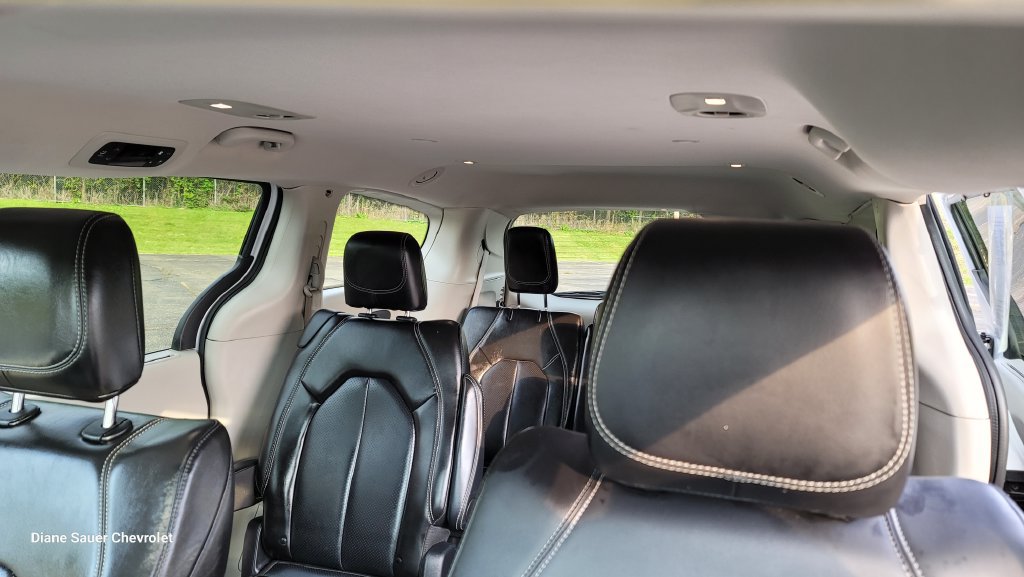 Used 2024 Chrysler Pacifica Touring-L FWD image 25
