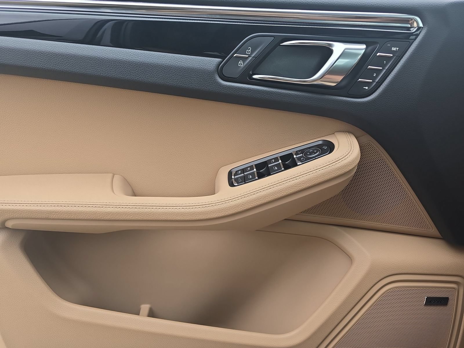 New 2026 Porsche Macan AWD/4WD image 18