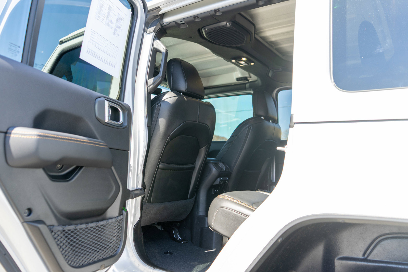 Used 2022 Jeep Wrangler Unlimited Sahara AWD/4WD image 28