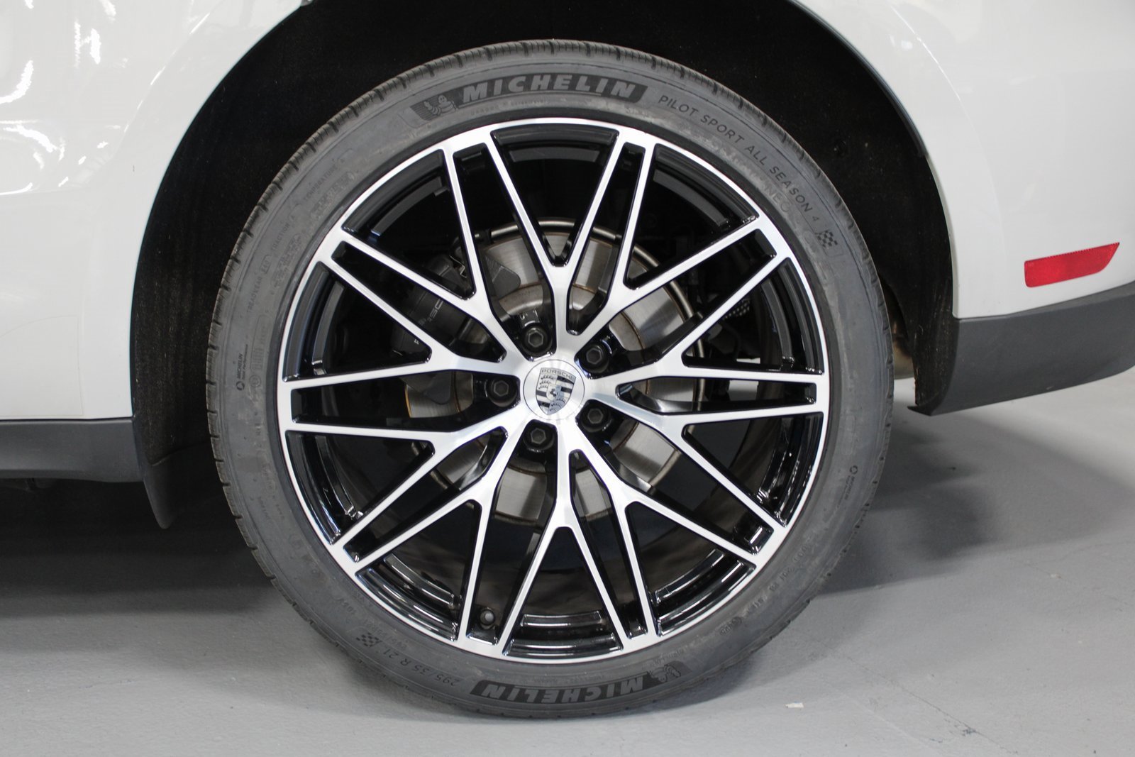 Used 2025 Porsche Macan image 11