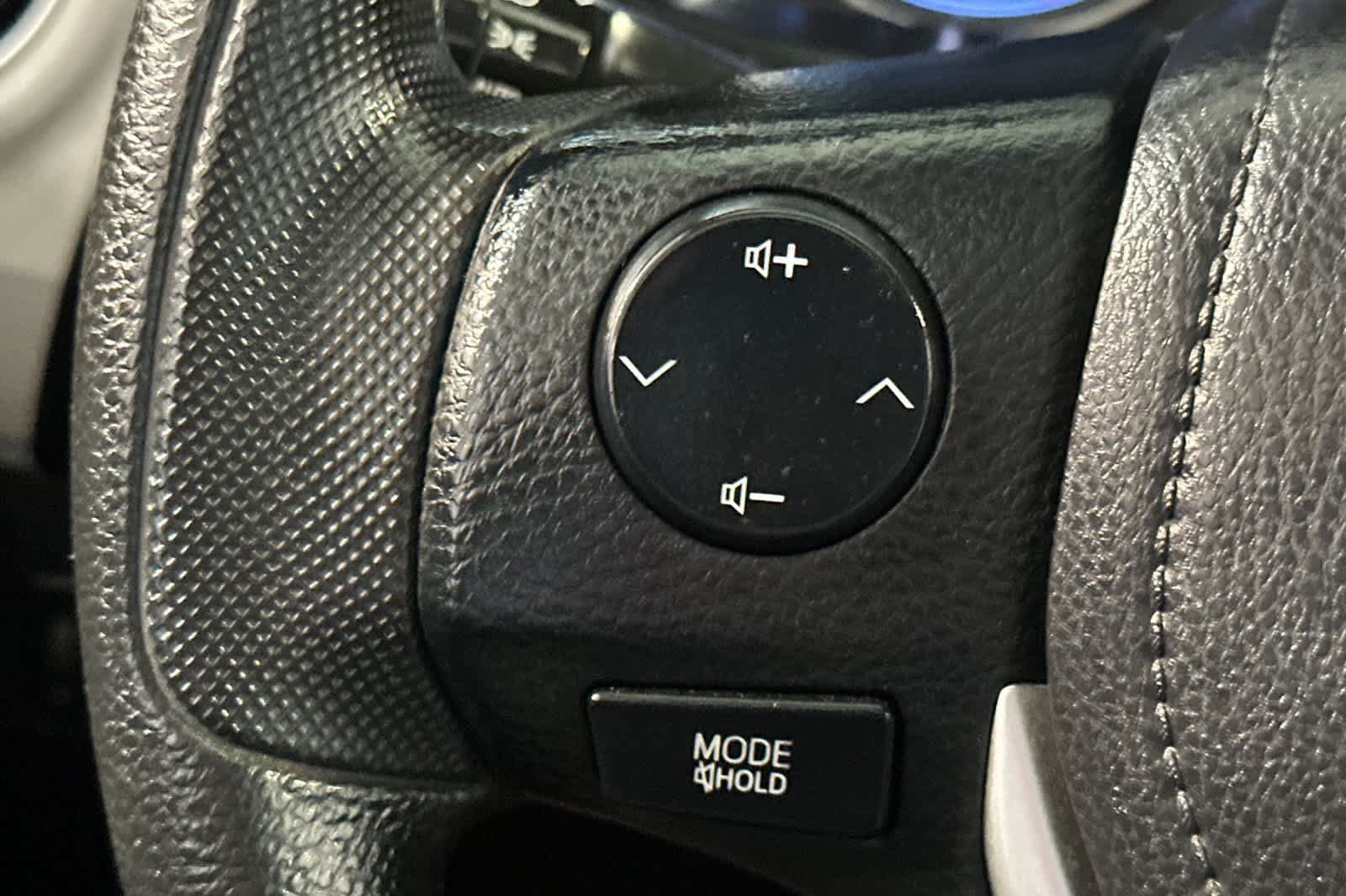 Used 2017 Toyota Corolla LE w/ Carpet Mat Package (TMS) FWD image 28