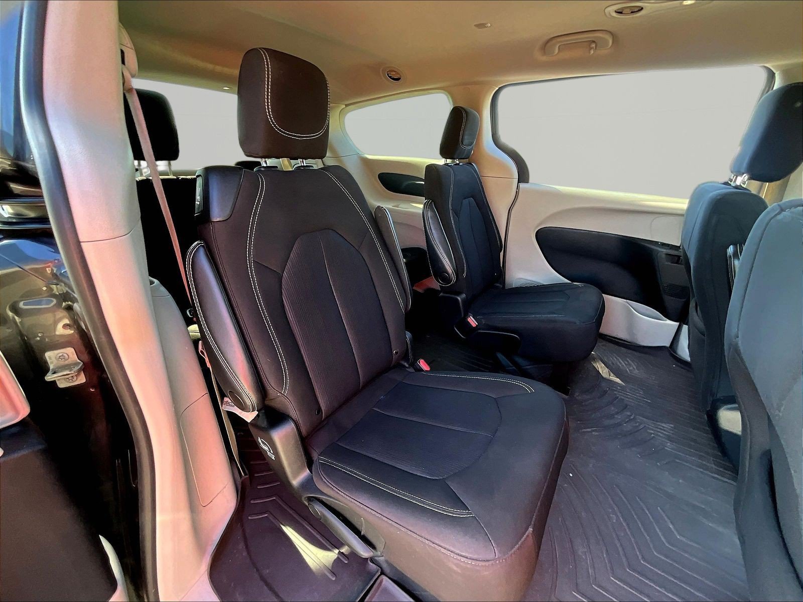 Used 2023 Chrysler Voyager LX FWD image 21