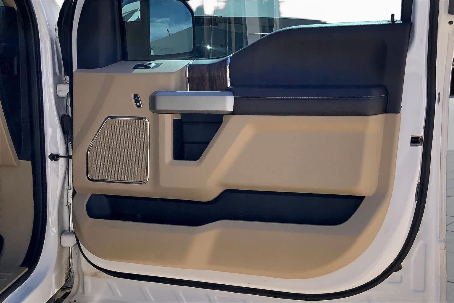 Used 2019 Ford F150 Lariat w/ Equipment Group 502A Luxury AWD/4WD image 23
