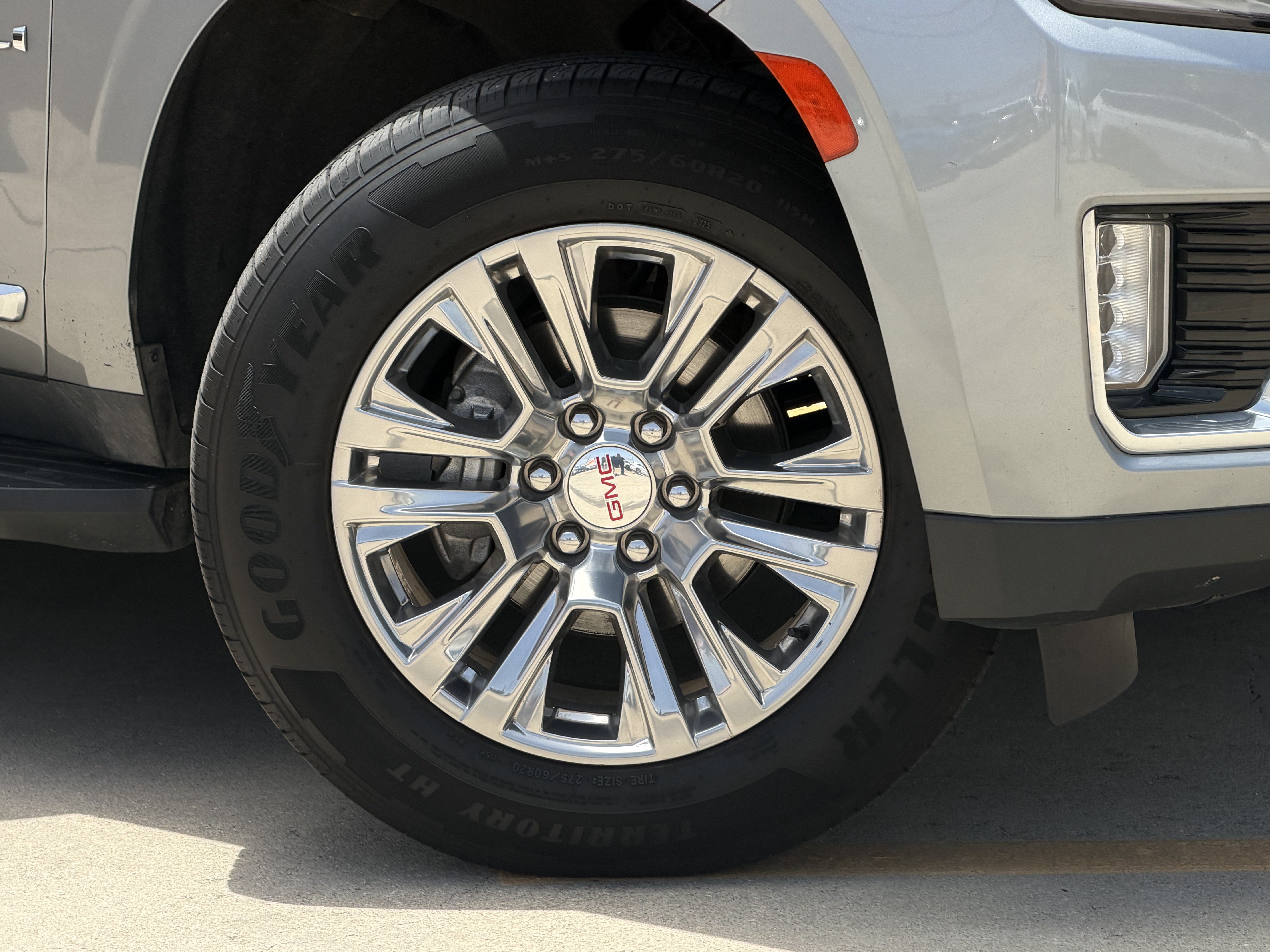 Used 2023 GMC Yukon Denali RWD image 3