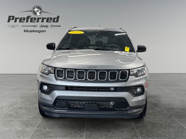 Used 2023 Jeep Compass Latitude image 11