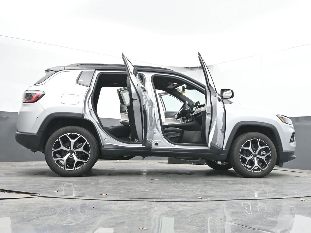 Used 2025 Jeep Compass Limited AWD/4WD image 78