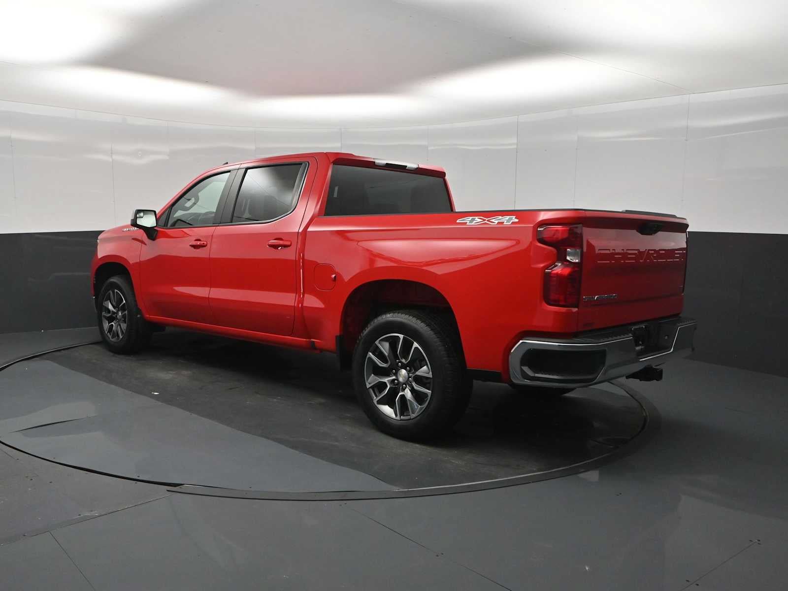 Used 2023 Chevrolet Silverado 1500 LT AWD/4WD image 6