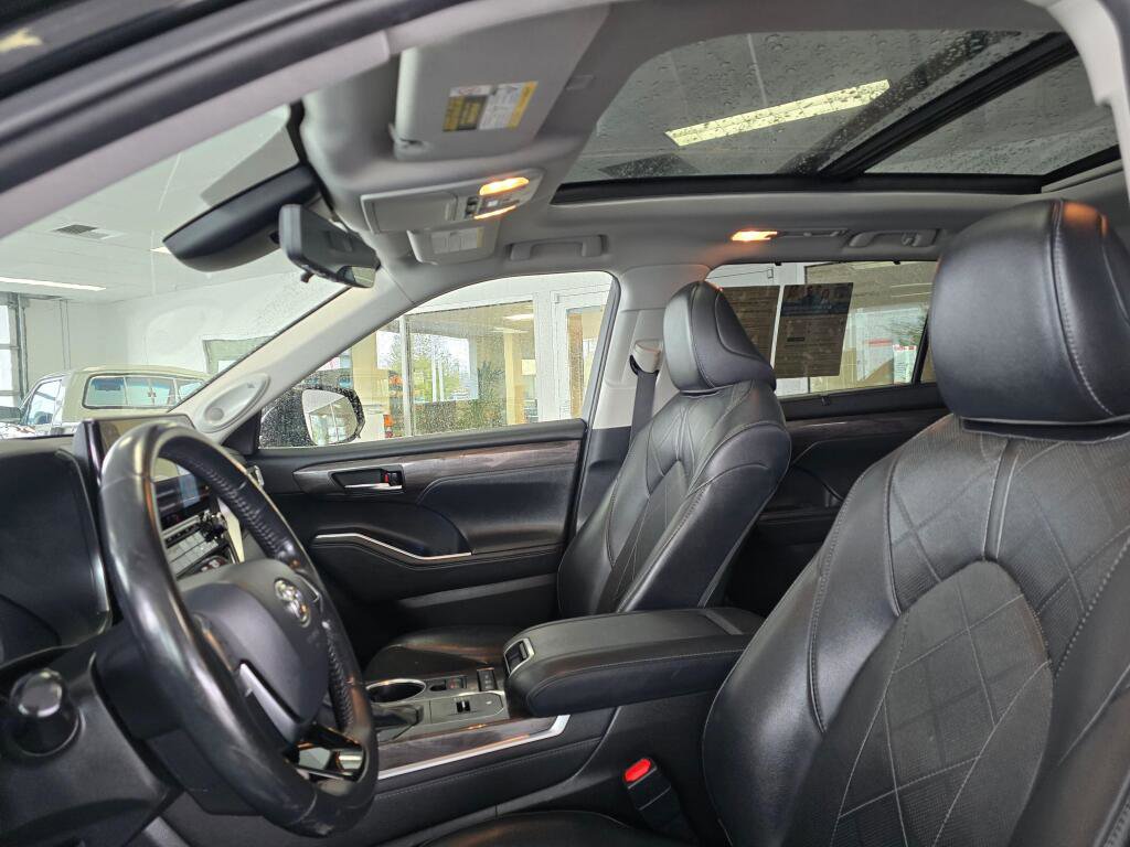 Used 2021 Toyota Highlander Platinum image 22