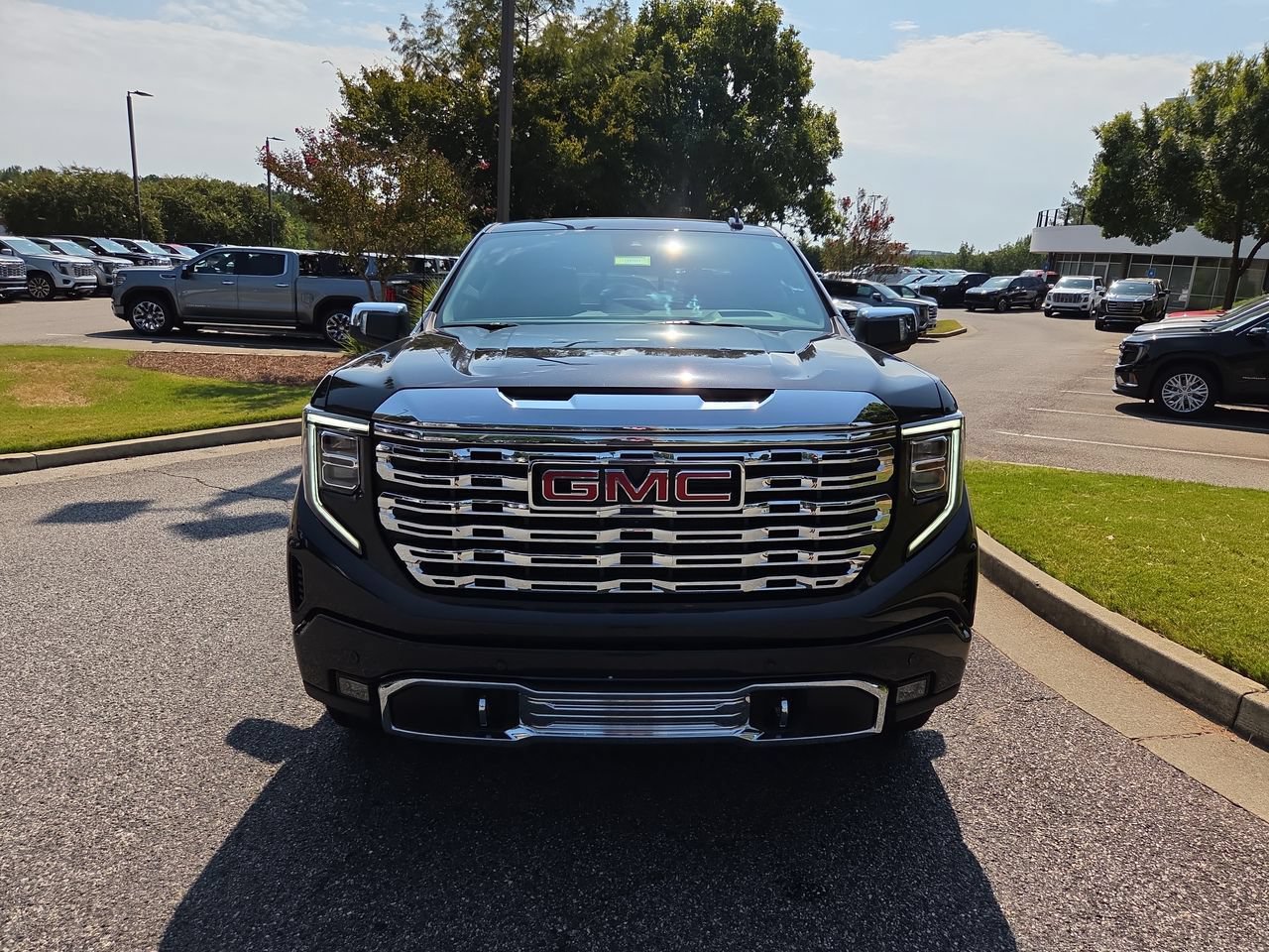 Used 2026 GMC Sierra 1500 Denali AWD/4WD image 3
