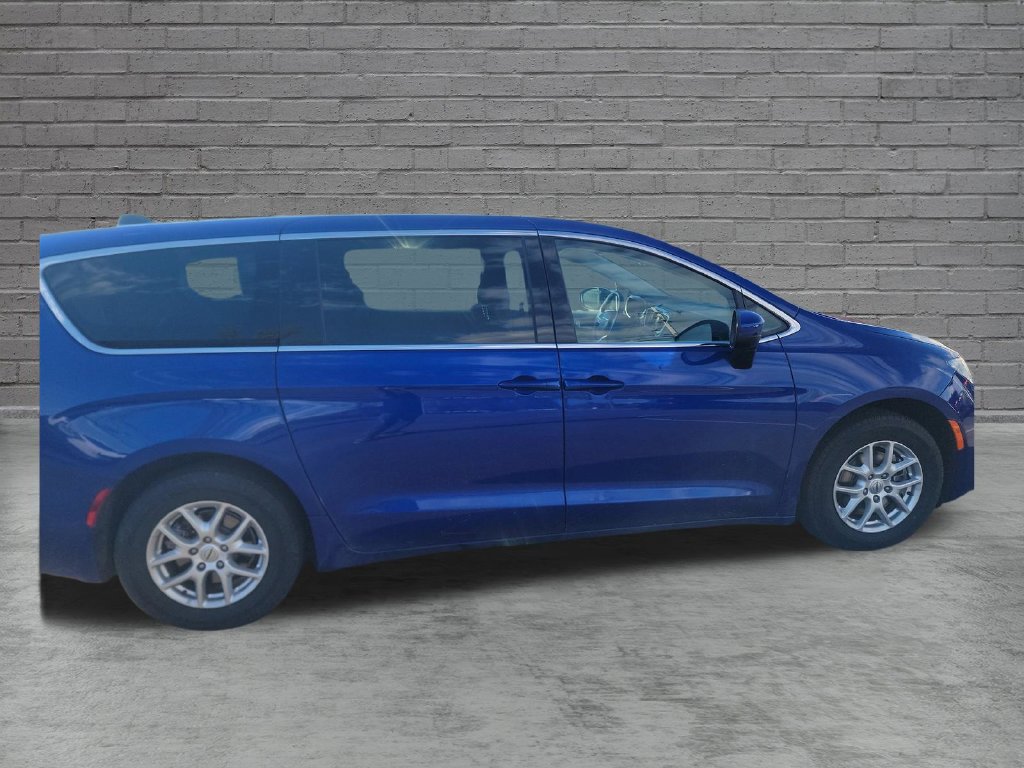 Used 2021 Chrysler Voyager LX FWD image 15