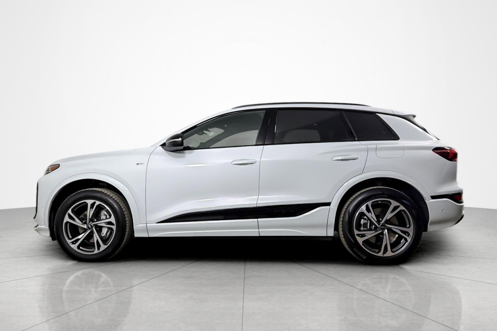 New 2027 Audi Q6 e-tron Premium Plus AWD/4WD image 3