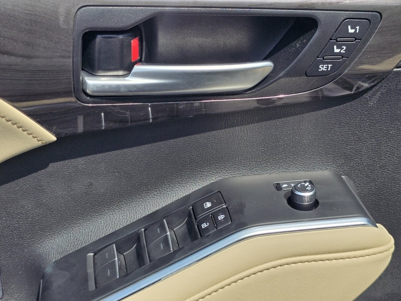 Certified 2024 Toyota Highlander Limited AWD/4WD image 28