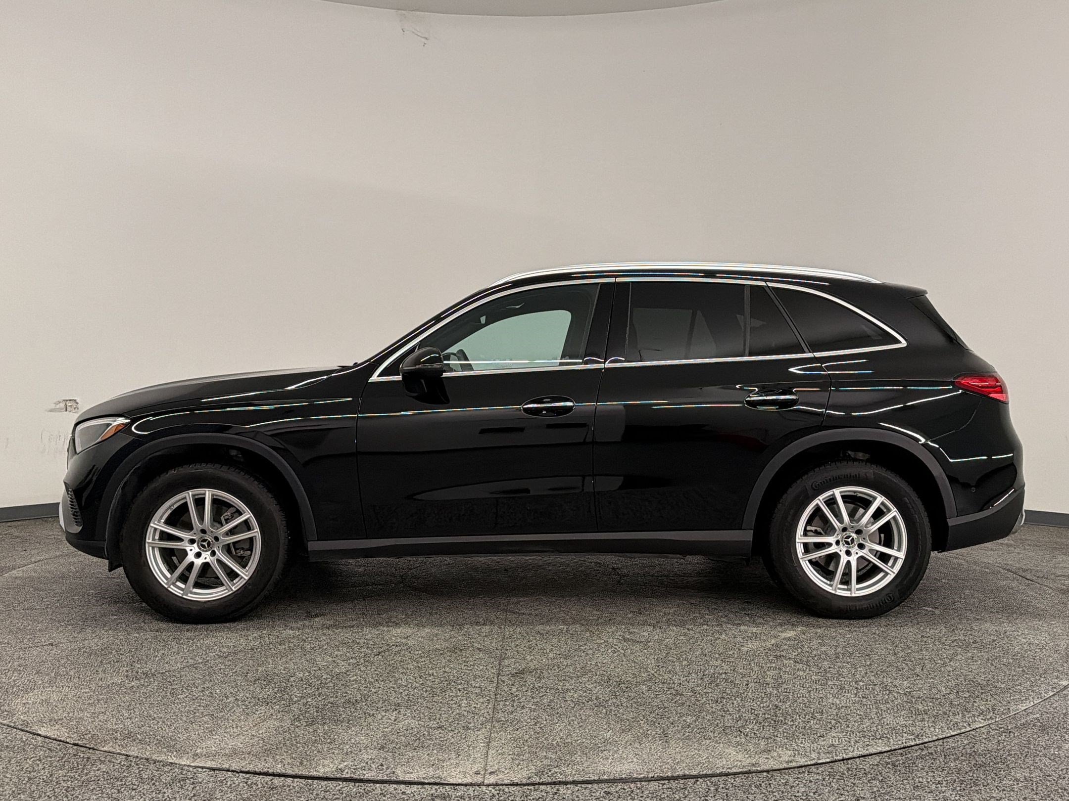 Certified 2026 Mercedes-Benz GLC 300 image 2