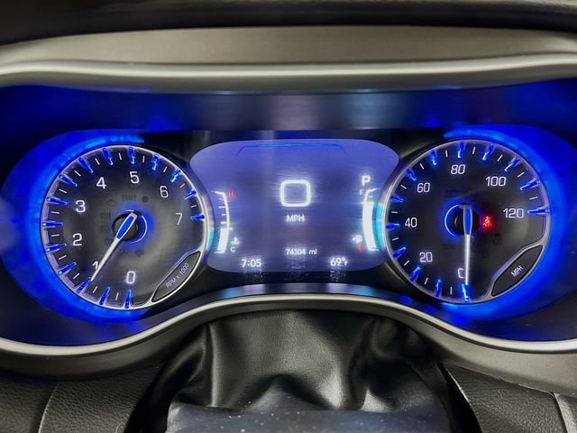 Used 2024 Chrysler Pacifica Touring-L FWD image 14