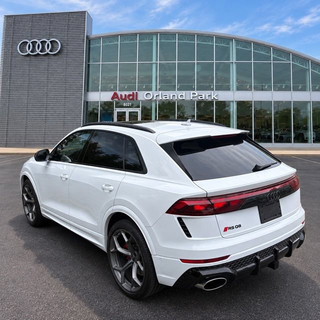 Certified 2025 Audi RS Q8 performance AWD/4WD image 4