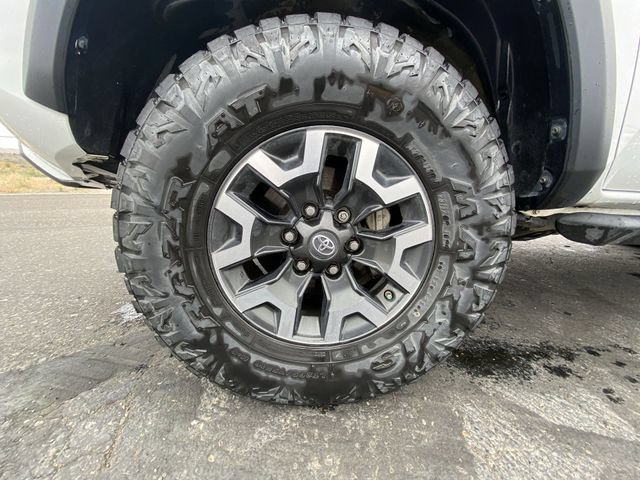 Used 2019 Toyota Tacoma TRD Off-Road AWD/4WD image 10